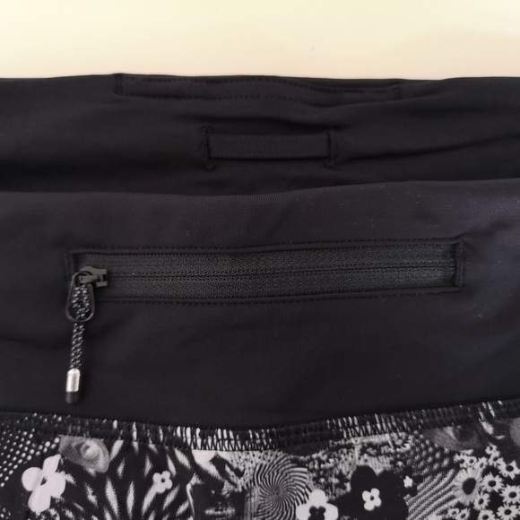 Lululemon seawheeze speed shorts size 2 - Picture 6 of 7